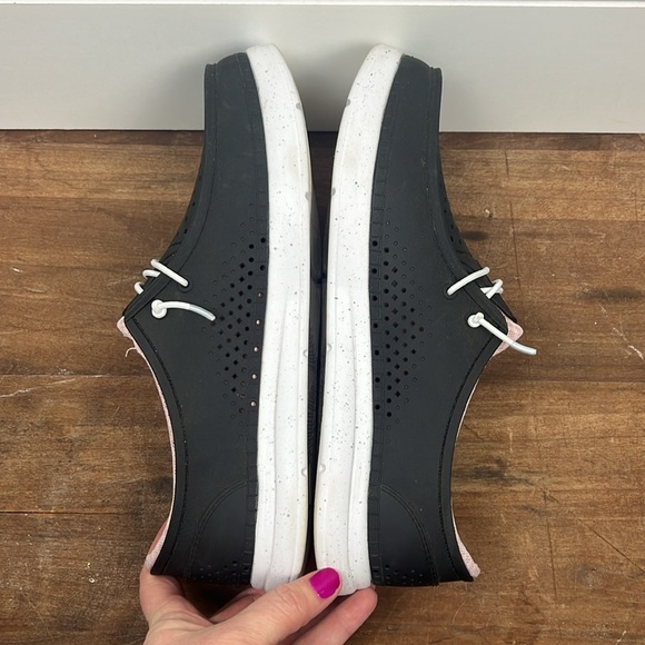 Reef water coast women’s size 11 black and pink perforated  water shoes - Picture 6 of 8